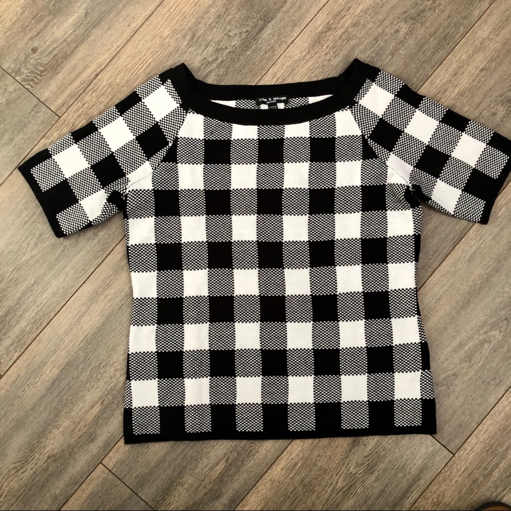Cable & Gauge Knitted Short Sleeve Gingham Top